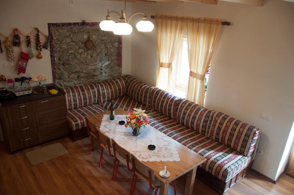 Aste Guesthouse Tropoje Eksteriør billede