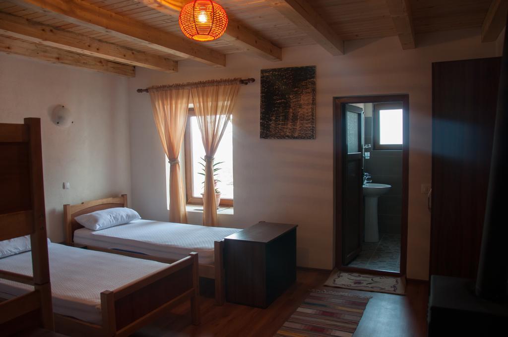 Aste Guesthouse Tropoje Værelse billede